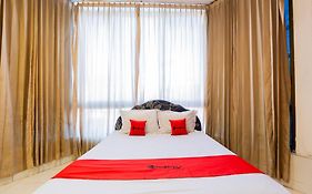 Reddoorz At Sparkling Hotel Near Stasiun Gubeng Surabaya
